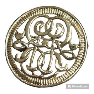 Vintage large gold tone ornate brooch